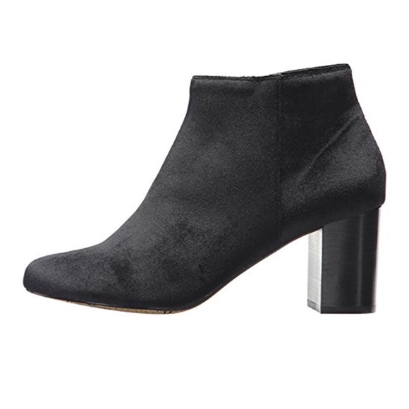Bella Vita Women’s Ankle Bootie, Black Velvet 7.5 - Picture 3 of 5